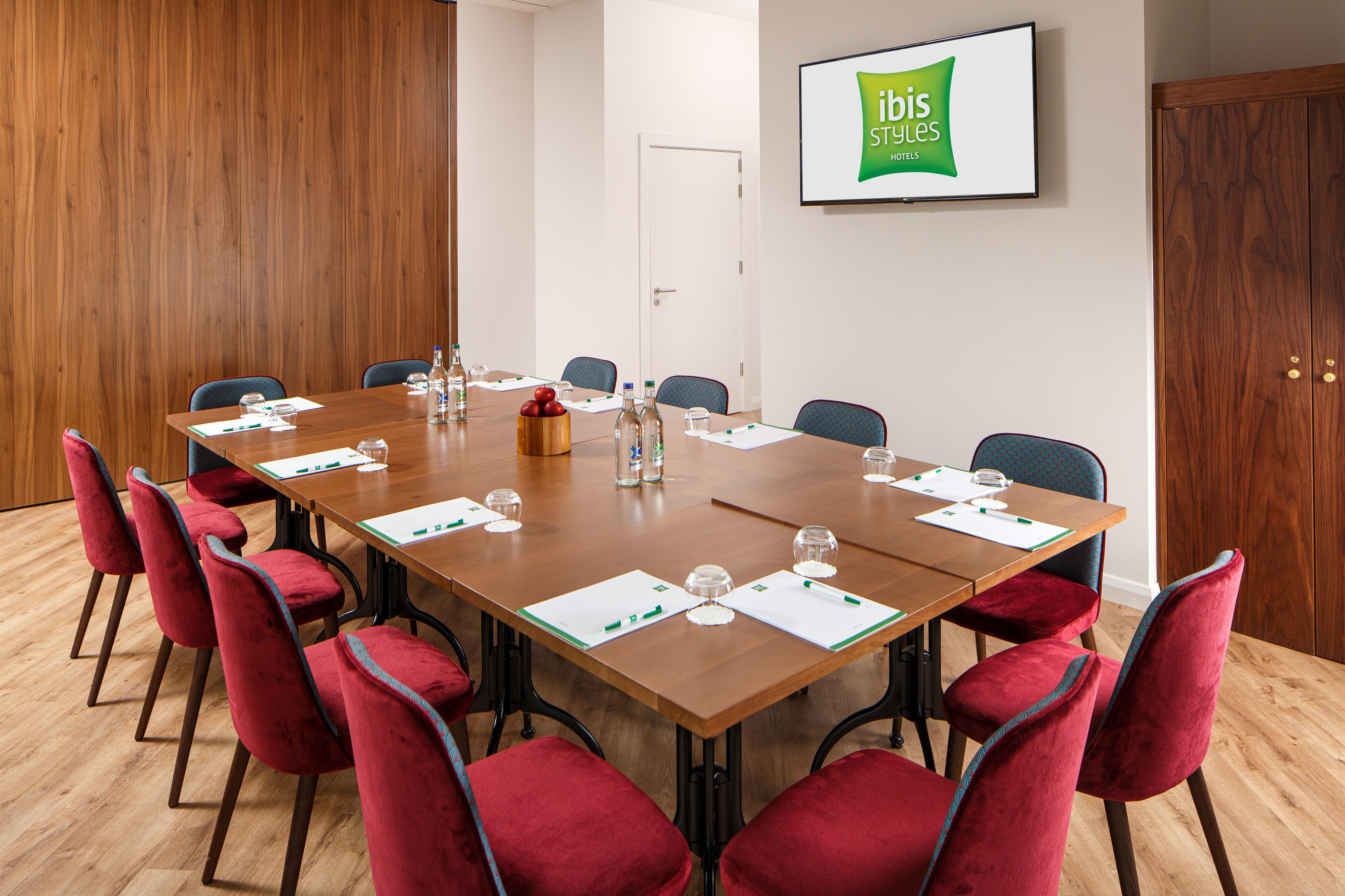 Ibis Styles London Heathrow East Hotel Hounslow Eksteriør billede